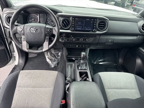 Used 2020 Toyota Tacoma TRD Sport AWD/4WD image 35