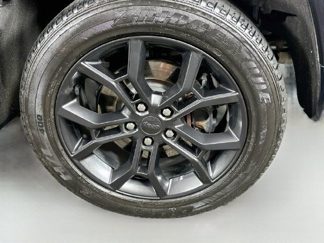 Used 2023 Jeep Grand Cherokee 30th Anniversary AWD/4WD image 33