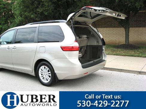 Used 2017 Toyota Sienna XLE Premium FWD image 13