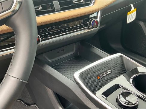New 2026 Chevrolet Equinox ACTIV w/ Convenience Package III FWD image 18