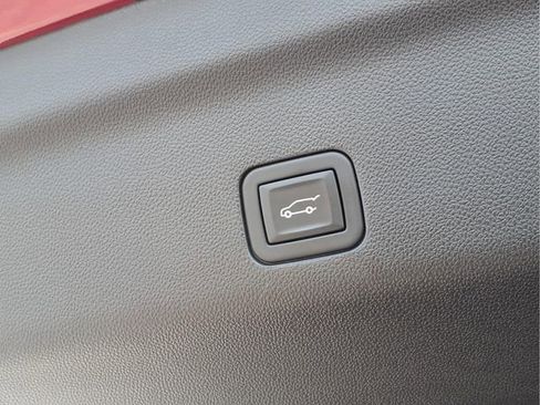 Used 2024 Chevrolet Tahoe High Country image 34