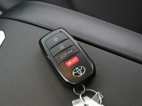 Used 2026 Toyota Highlander Platinum AWD/4WD image 21