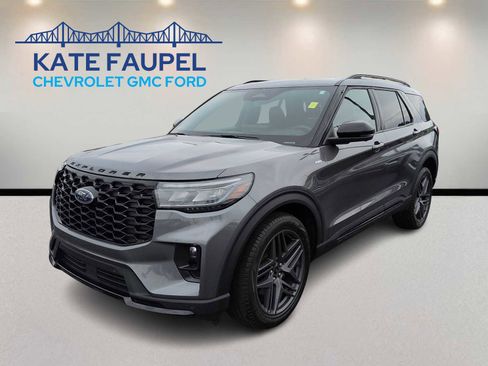 Used 2025 Ford Explorer ST-Line w/ Premium Package AWD/4WD image 3
