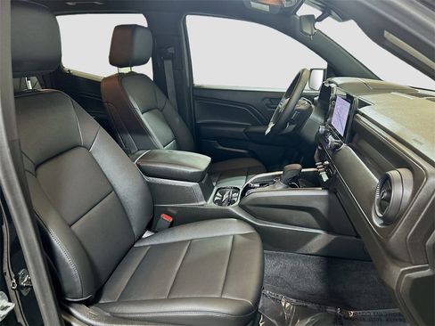 Used 2025 Chevrolet Colorado Trail Boss image 26