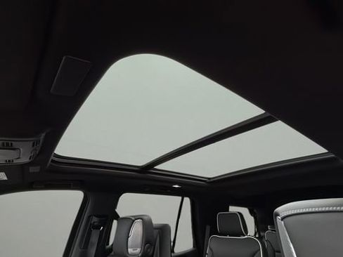 Used 2025 GMC Yukon AT4 Ultimate image 19
