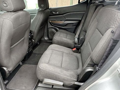 Used 2019 GMC Acadia SLE image 12