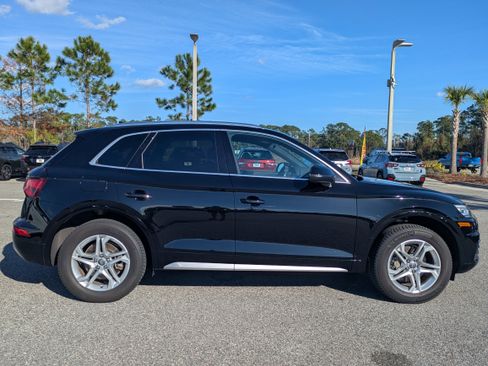 Used 2019 Audi Q5 Premium w/ Convenience Package image 3