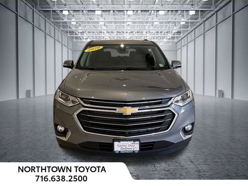 Used 2020 Chevrolet Traverse LT w/ LT Premium Package AWD/4WD image 3