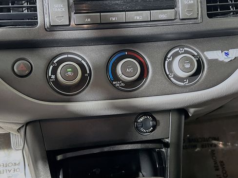 Used 2005 Toyota Camry LE image 24