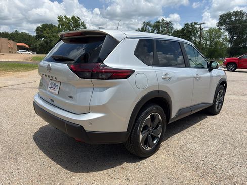 Used 2025 Nissan Rogue SV AWD/4WD image 13