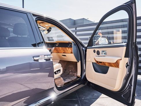 Used 2020 Rolls-Royce Cullinan AWD/4WD image 16
