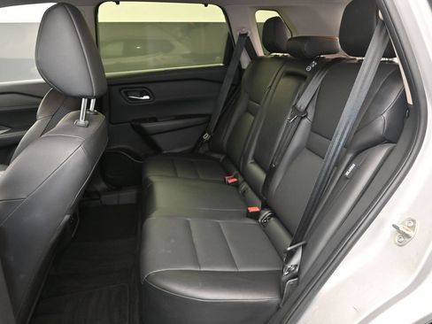 Used 2025 Nissan Rogue SV w/ SV Premium Package FWD image 17