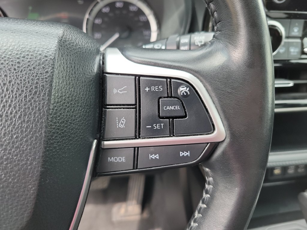 Used 2023 Toyota Highlander LE AWD/4WD image 25