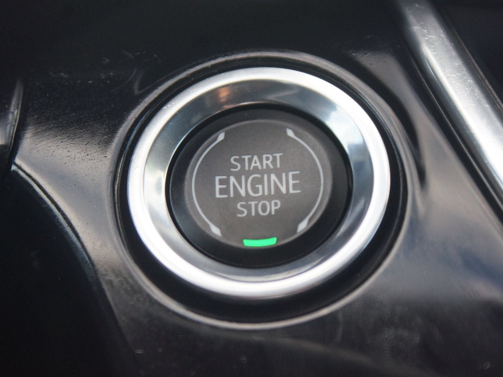 Used 2025 Chevrolet Trax RS w/ Sunroof Package FWD image 9