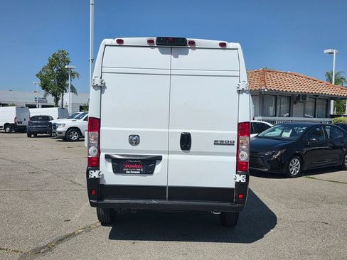 Used 2025 RAM ProMaster 2500 w/ Convenience Group FWD image 7