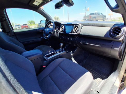 Used 2019 Toyota Tacoma TRD Off-Road w/ Technology Package AWD/4WD image 28