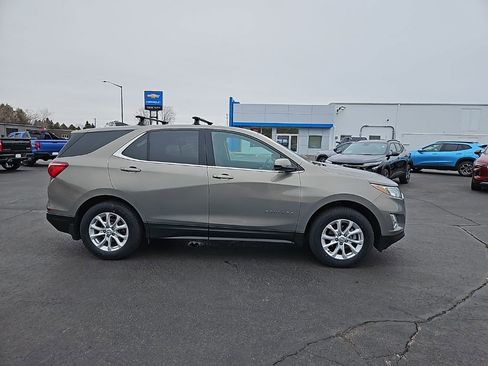 Used 2018 Chevrolet Equinox LT image 2