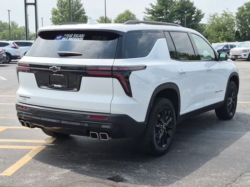 Used 2025 Chevrolet Traverse LT w/ Midnight/Sport Edition FWD image 3