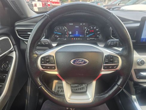 Used 2022 Ford Explorer XLT w/ Equipment Group 202A AWD/4WD image 7