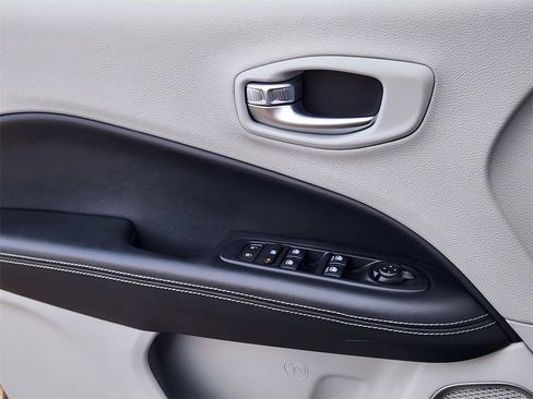 Used 2017 Jeep Compass Latitude w/ Popular Equipment Group image 6