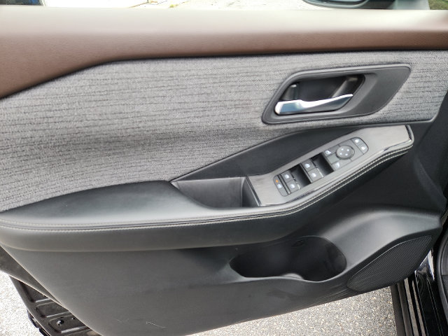 Used 2023 Nissan Rogue SV AWD/4WD image 12