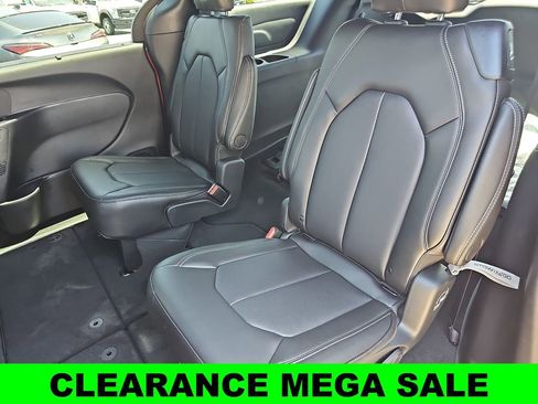 New 2025 Chrysler Pacifica Select image 15