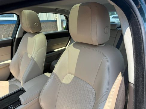 Used 2016 Jaguar XF Prestige AWD/4WD image 14