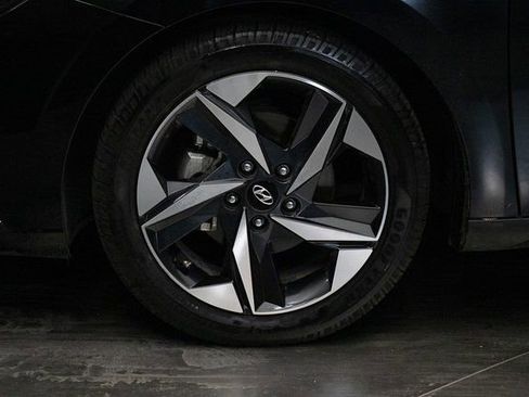 Used 2023 Hyundai Elantra Limited image 8