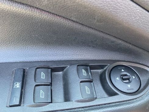 Used 2018 Ford Escape SE FWD image 16
