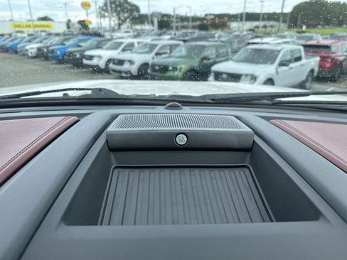 Used 2019 Ford F250 Platinum w/ FX4 Off-Road Package image 41