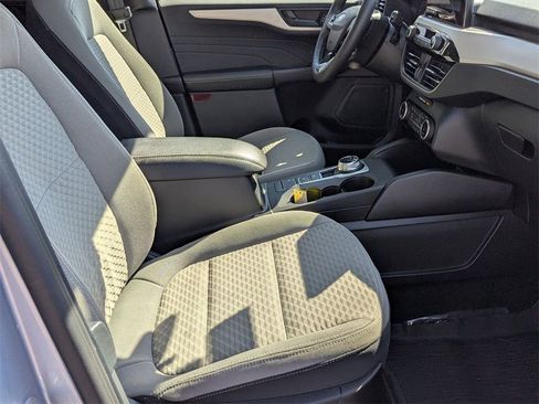 Used 2022 Ford Escape SE w/ SE Sport Appearance Package image 28