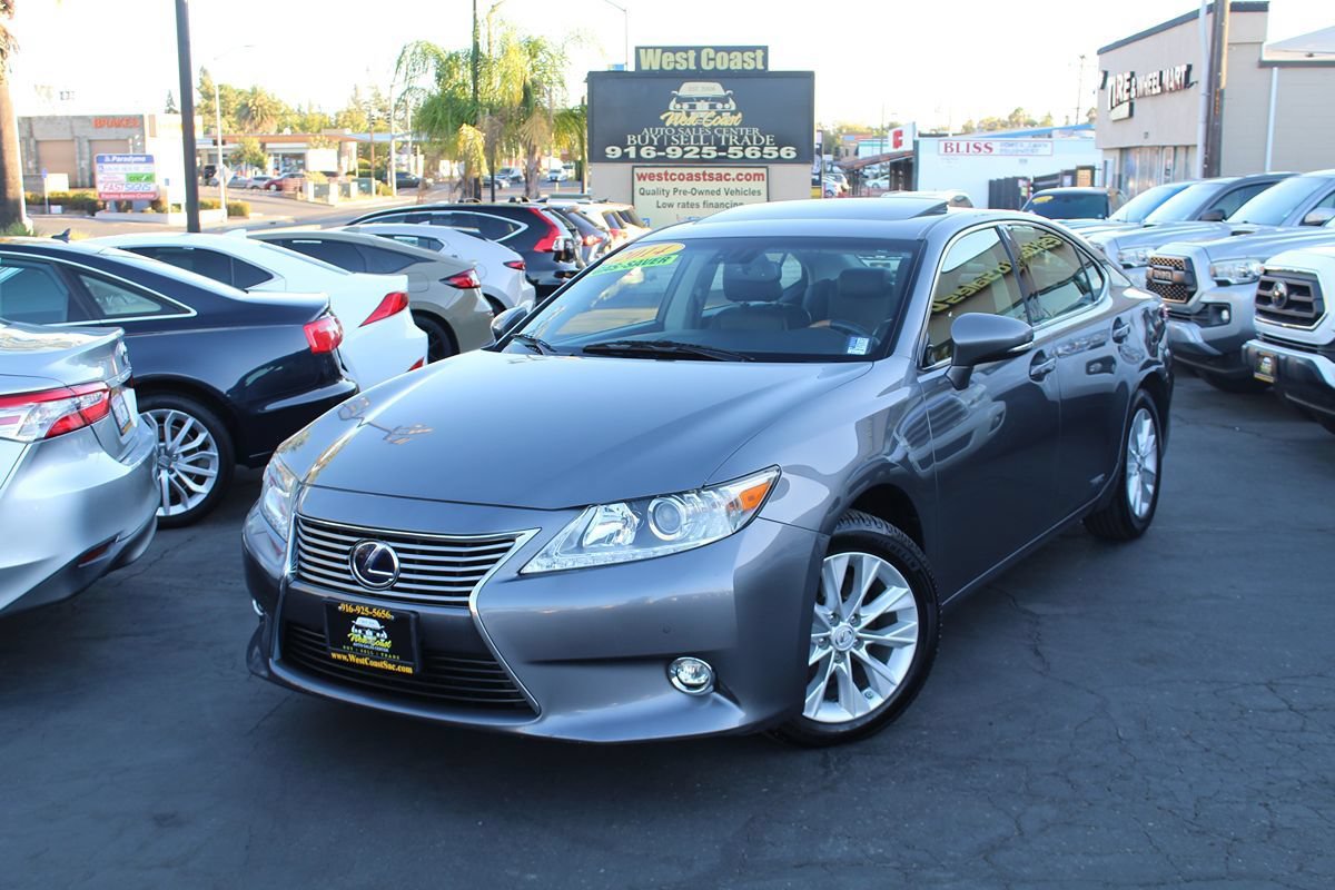 Used 2014 Lexus ES 300h w/ Luxury Package w/Bamboo Trim FWD image 2