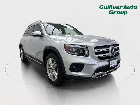 Used 2020 Mercedes-Benz GLB 250 4MATIC w/ Parking Assistance Package image 13