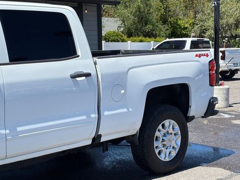 Used 2018 Chevrolet Silverado 2500 LT AWD/4WD image 7