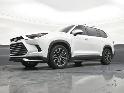 Used 2024 Toyota Grand Highlander AWD Hybrid image 24