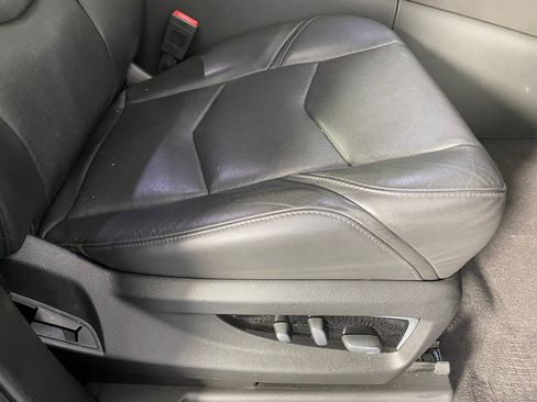 Used 2020 Cadillac Escalade Luxury image 32