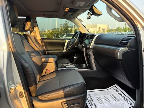 Used 2022 Toyota 4Runner SR5 Premium w/ Moonroof Package AWD/4WD image 12