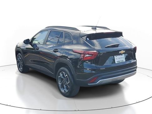 Certified 2024 Chevrolet Trax LT w/ Driver Confidence Package FWD image 3