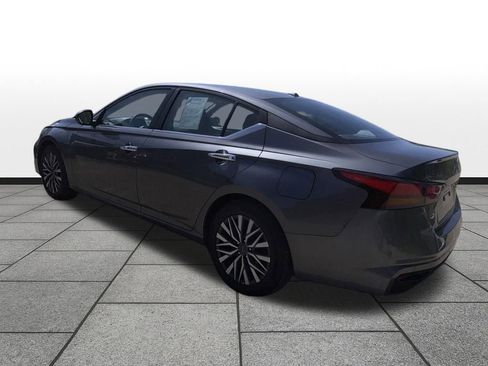 Used 2025 Nissan Altima 2.5 SV FWD image 7