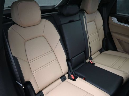 Certified 2024 Porsche Cayenne AWD/4WD image 27