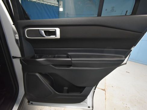 Used 2020 Ford Explorer XLT image 23