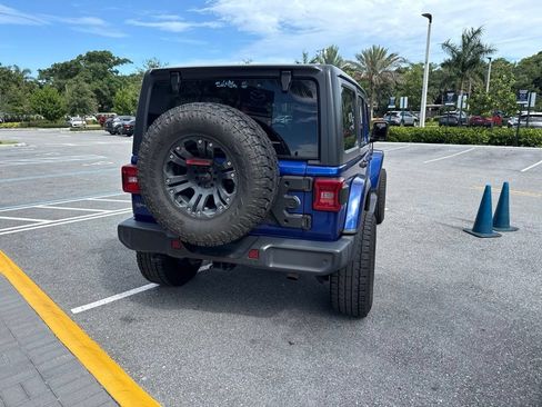 Used 2018 Jeep Wrangler Unlimited Sahara AWD/4WD image 6