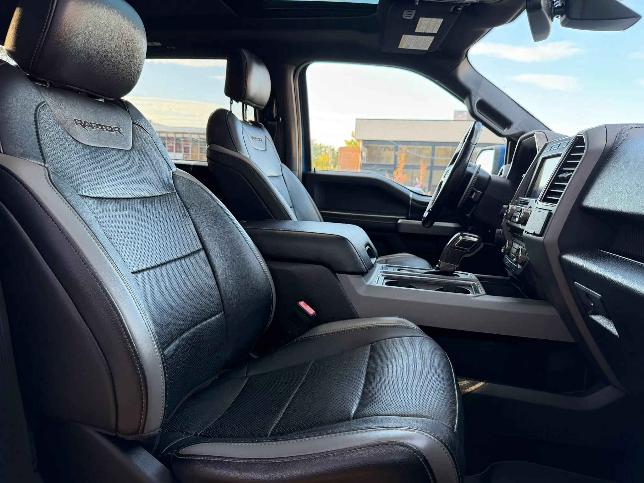 Used 2018 Ford F150 Raptor w/ Equipment Group 802A Luxury AWD/4WD image 16