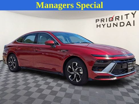Used 2025 Hyundai Sonata SEL FWD image 3