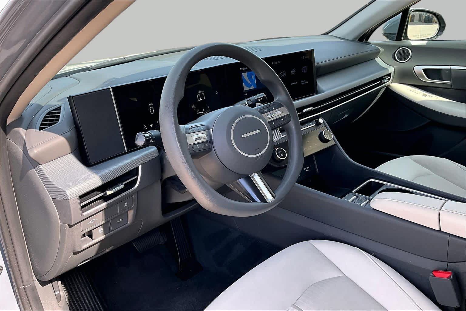 Used 2025 Hyundai Sonata SEL FWD image 16