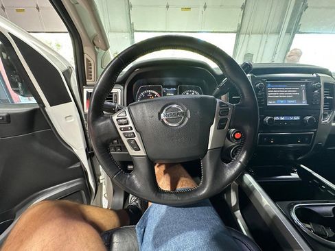 Used 2018 Nissan Titan PRO-4X w/ Pro-4x Convenience Package image 27