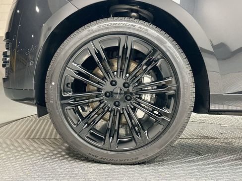 New 2026 Land Rover Range Rover Long Wheelbase SE image 17