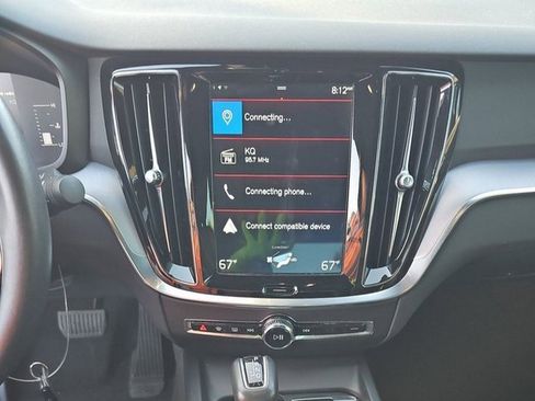 Used 2019 Volvo S60 T5 Momentum w/ Premium Package image 6