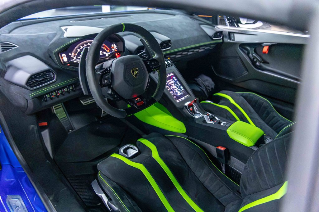Used 2022 Lamborghini Huracan STO RWD image 38