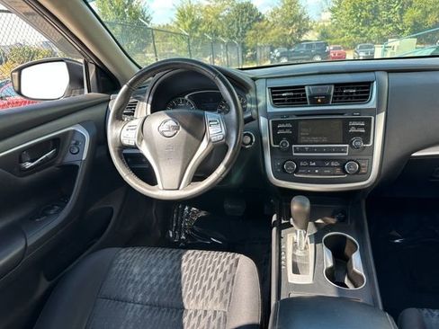 Used 2017 Nissan Altima 2.5 SV w/ Convenience Package FWD image 16